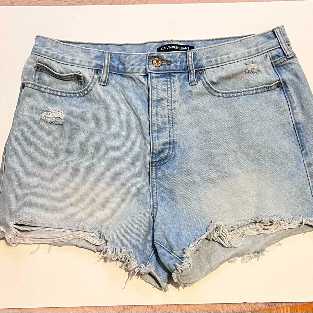 Calvin Klein Jeans High Rise
Distressed Denim Shorts Size 32